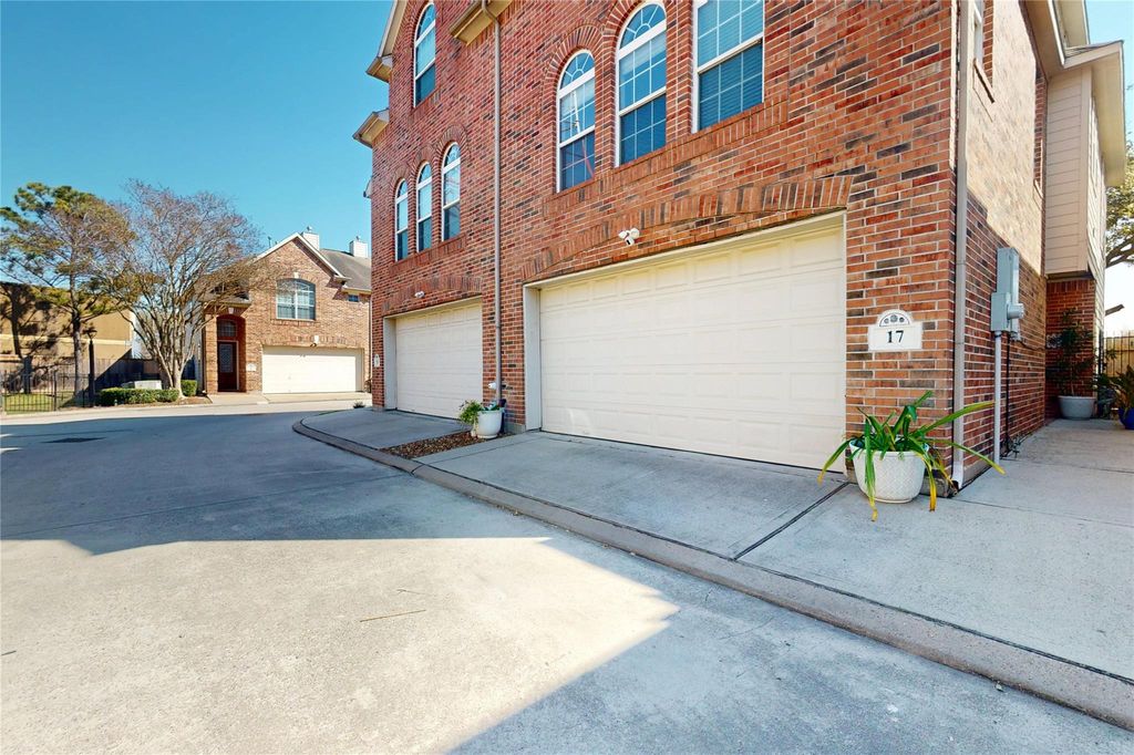 6222 Skyline Drive 17, Houston, TX 77057