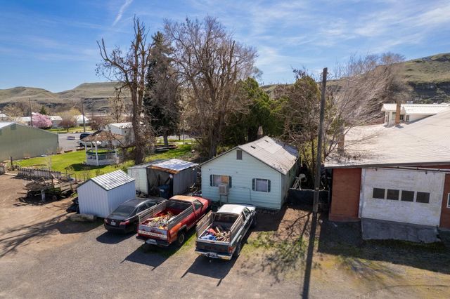 110 E Weston St, Other, WA 99335