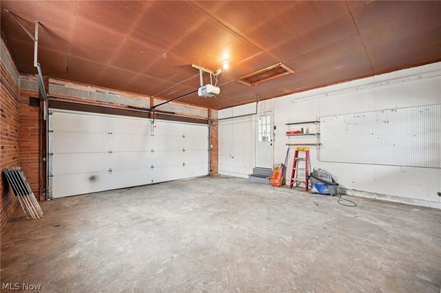 1050 Lake View Drive, Zanesville, OH 43701