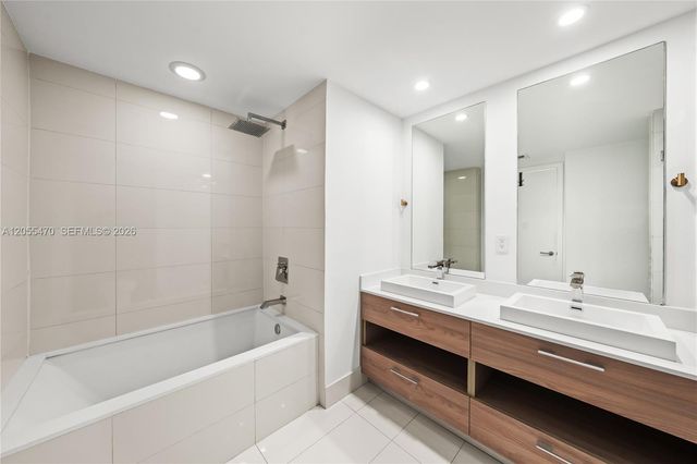 1300 S Miami Ave 3303, Miami, FL 33130