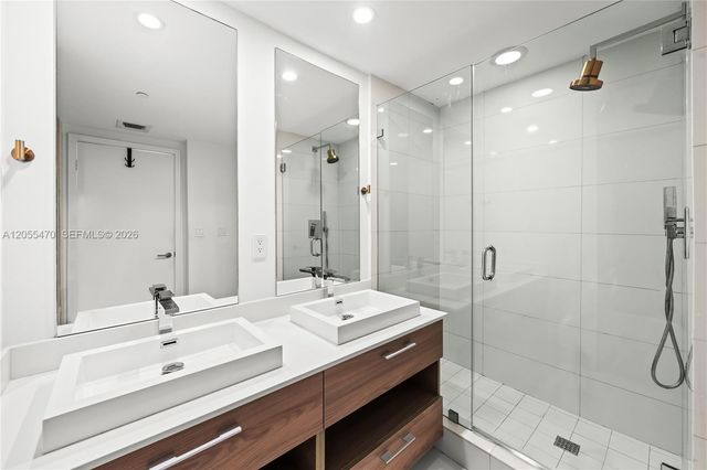 1300 S Miami Ave 3303, Miami, FL 33130