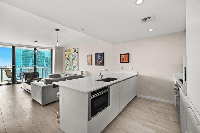 1300 S Miami Ave 3303, Miami, FL 33130