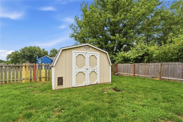113 E Sierra Drive, Raymore, MO 64083