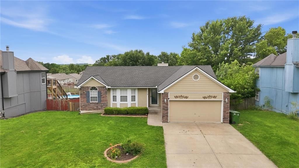113 E Sierra Drive, Raymore, MO 64083