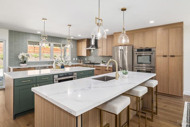 36 Capilano Dr, Novato, CA 94949