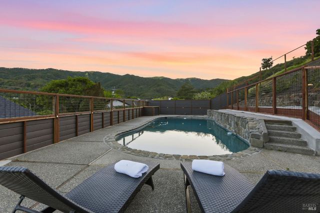 36 Capilano Dr, Novato, CA 94949