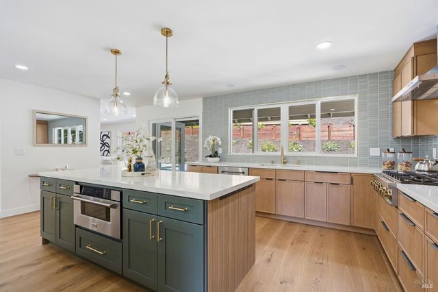 36 Capilano Dr, Novato, CA 94949