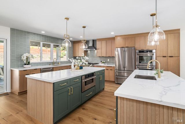 36 Capilano Dr, Novato, CA 94949