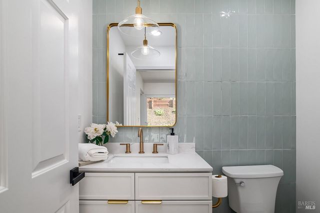 36 Capilano Dr, Novato, CA 94949