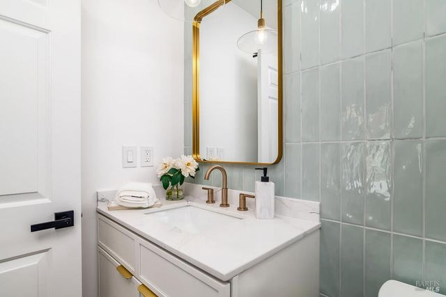 36 Capilano Dr, Novato, CA 94949