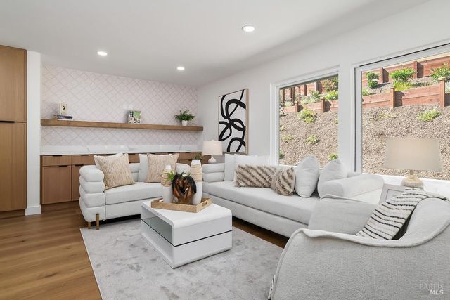 36 Capilano Dr, Novato, CA 94949