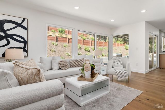 36 Capilano Dr, Novato, CA 94949