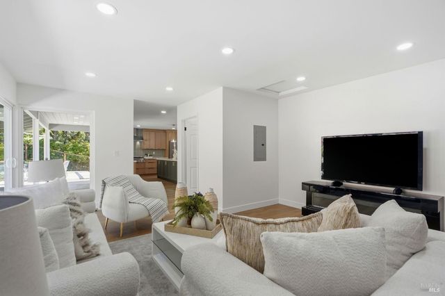 36 Capilano Dr, Novato, CA 94949