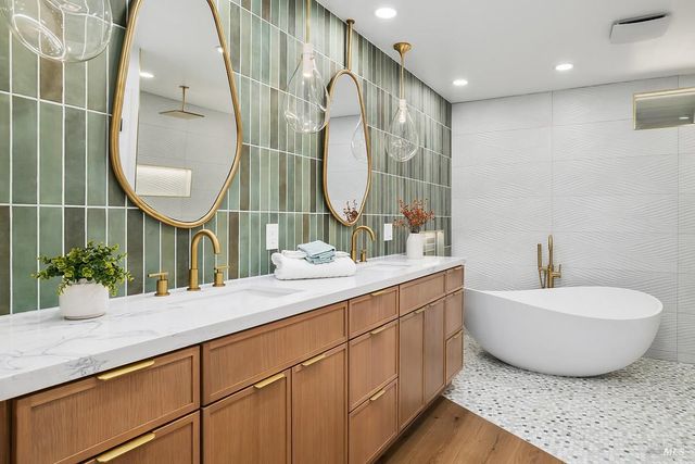 36 Capilano Dr, Novato, CA 94949