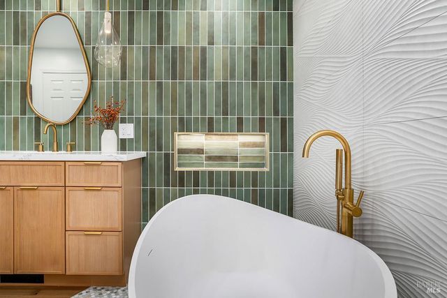 36 Capilano Dr, Novato, CA 94949