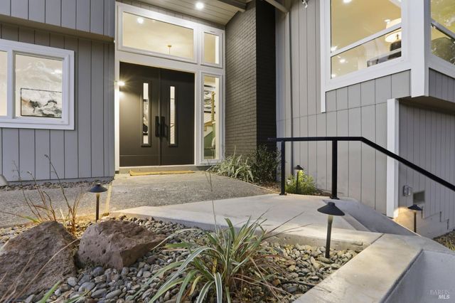 36 Capilano Dr, Novato, CA 94949