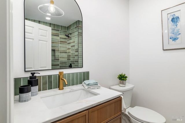 36 Capilano Dr, Novato, CA 94949