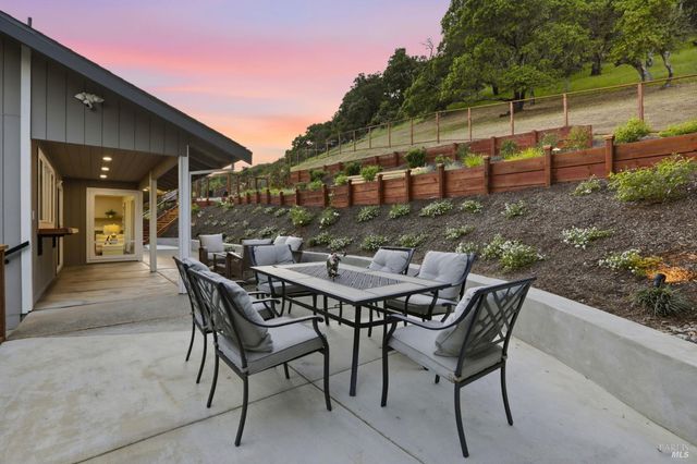 36 Capilano Dr, Novato, CA 94949