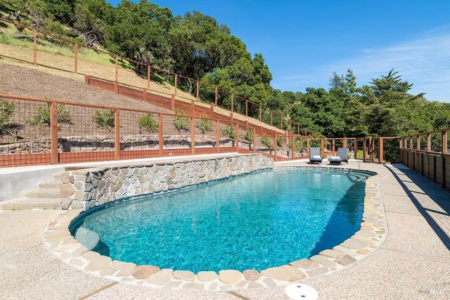 36 Capilano Dr, Novato, CA 94949