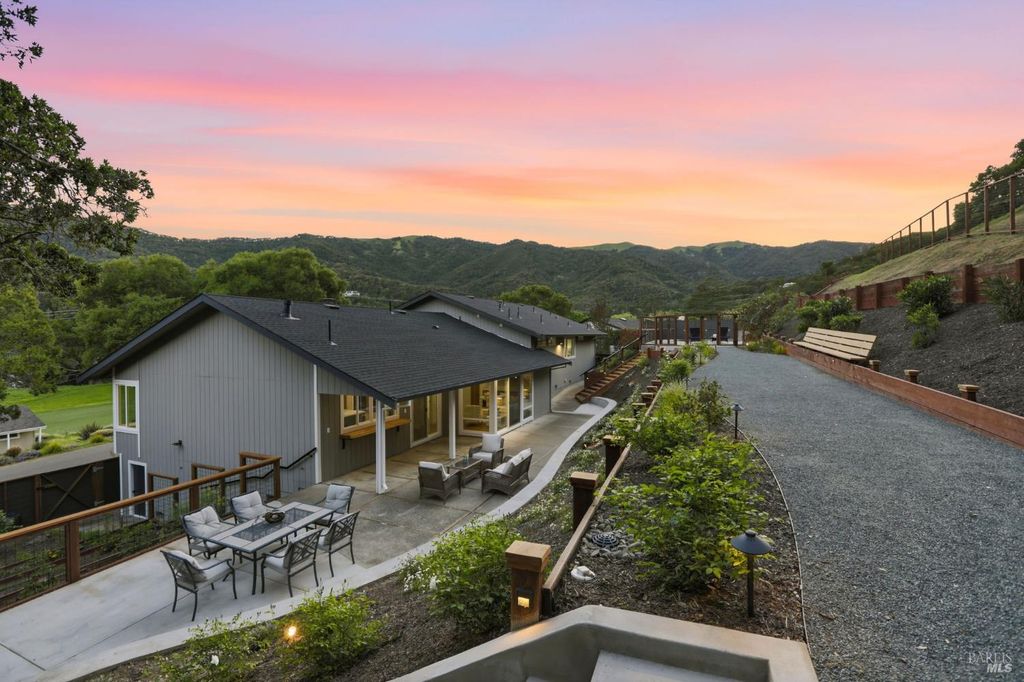 36 Capilano Dr, Novato, CA 94949