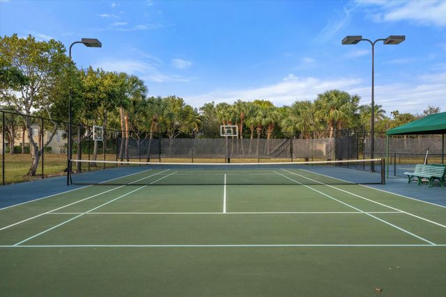 1386 Beacon Circle, Wellington, FL 33414