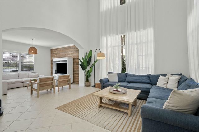 1386 Beacon Circle, Wellington, FL 33414