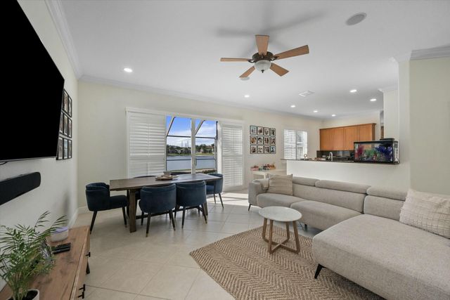 1386 Beacon Circle, Wellington, FL 33414