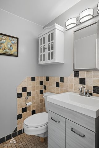 243 Washington Square, Wood Dale, IL 60191