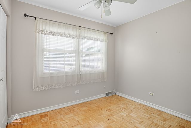 243 Washington Square, Wood Dale, IL 60191