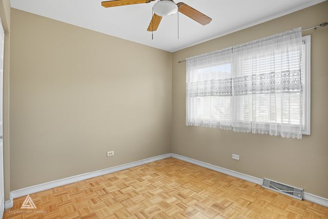 243 Washington Square, Wood Dale, IL 60191