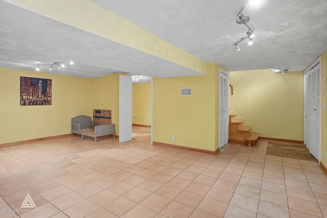 243 Washington Square, Wood Dale, IL 60191