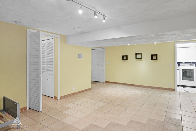 243 Washington Square, Wood Dale, IL 60191