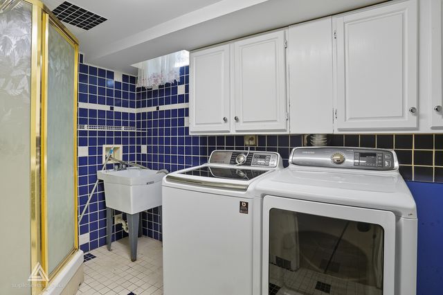 243 Washington Square, Wood Dale, IL 60191