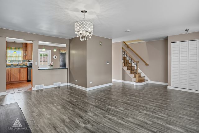 243 Washington Square, Wood Dale, IL 60191