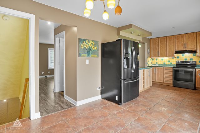 243 Washington Square, Wood Dale, IL 60191