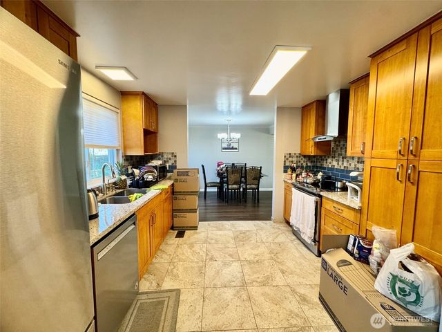 7711 40th Avenue Ct E, Tacoma, WA 98443