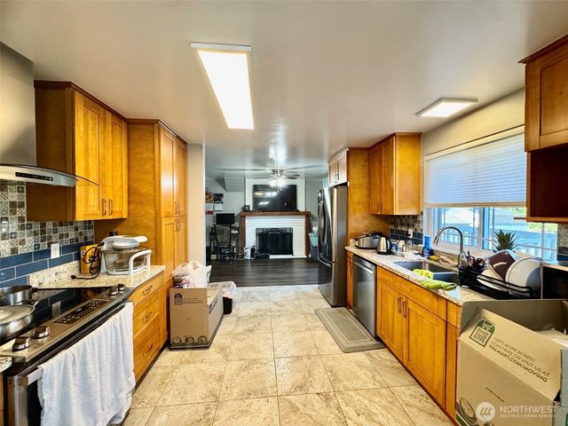 7711 40th Avenue Ct E, Tacoma, WA 98443