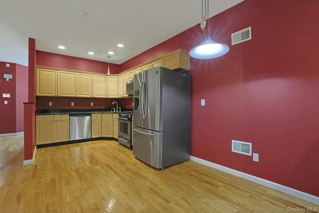 60 Alexander Court, Nanuet, NY 10954