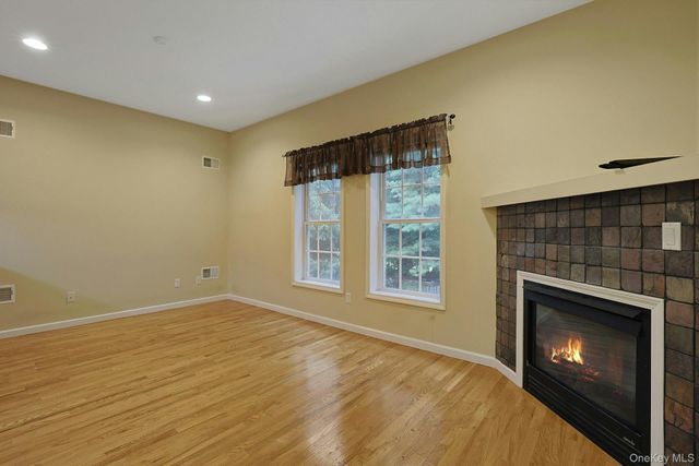 60 Alexander Court, Nanuet, NY 10954