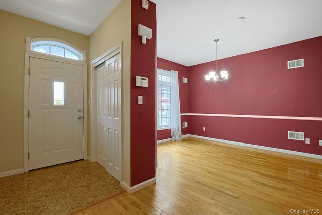 60 Alexander Court, Nanuet, NY 10954