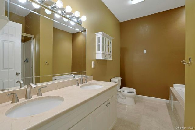 60 Alexander Court, Nanuet, NY 10954