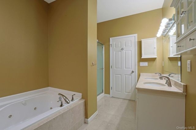 60 Alexander Court, Nanuet, NY 10954