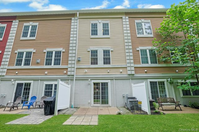 60 Alexander Court, Nanuet, NY 10954