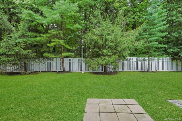 60 Alexander Court, Nanuet, NY 10954