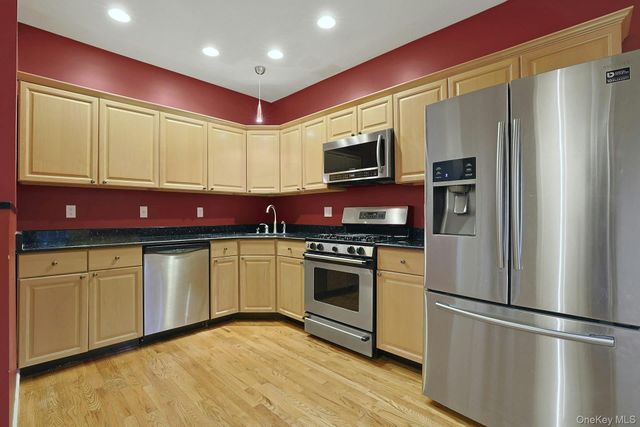 60 Alexander Court, Nanuet, NY 10954