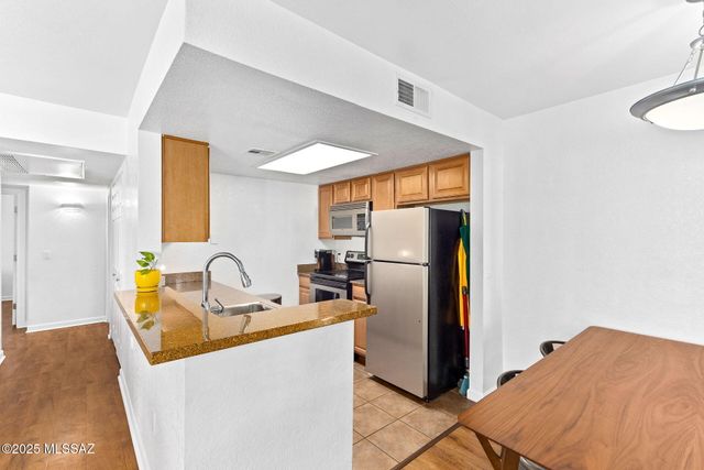 101 S Players Club Dr Apt 1101, Tucson, AZ 85745