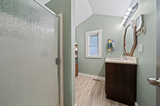 3 Lincoln St, Hull, MA 02045