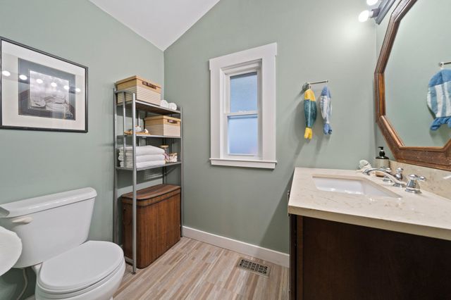 3 Lincoln St, Hull, MA 02045