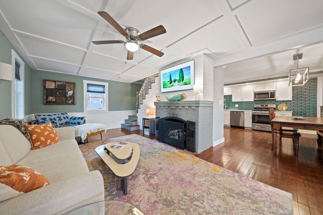 3 Lincoln St, Hull, MA 02045