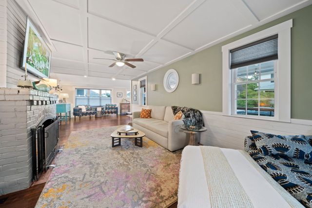 3 Lincoln St, Hull, MA 02045